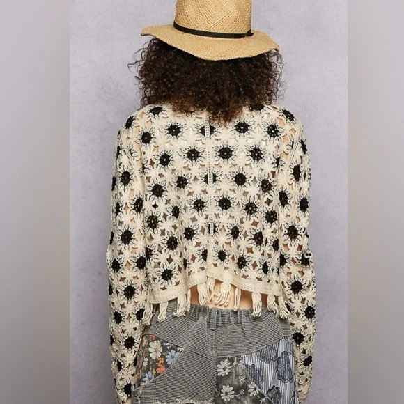 POL Crochet Cropped Cardigan in Cream and Black - Picture 6 of 12